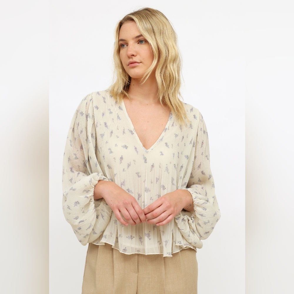 GANNI Floral Georgette Top With Balloon Sleeves and Plisse Tucks size 36 4 US - Picture 3 of 12